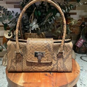 Vintage LIZ CLAIBORNElegant Tan Snakeskin Pattern cosmetic bag. Never used .